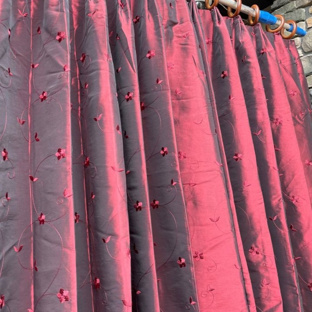 Drapes - Picture 2 of 10